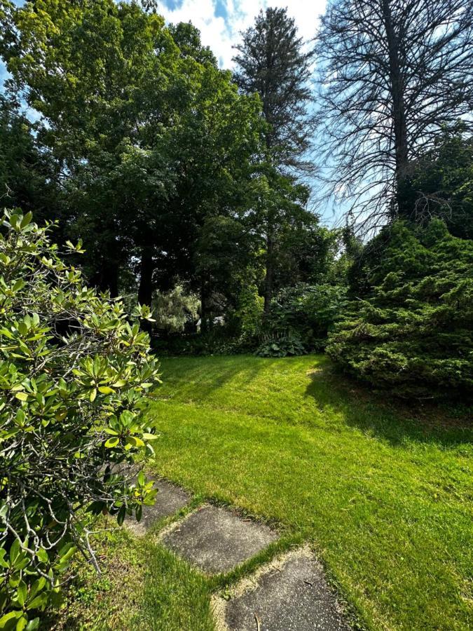 Cute Cape Cod Style Home Pittsfield Exterior photo